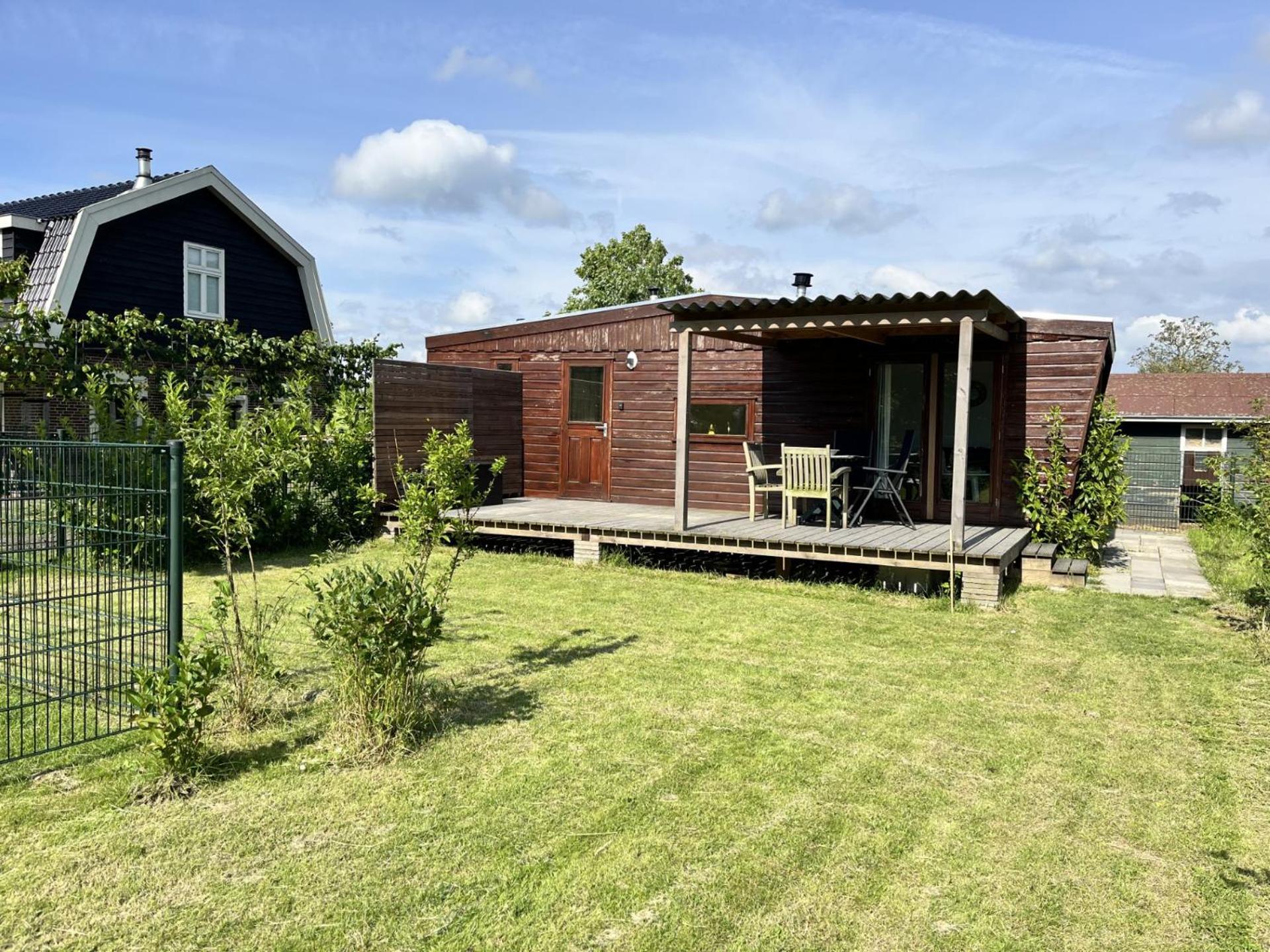 Vrijstaand Chalet Met Veel Buitenruimte En Veranda Zuid-Scharwoude Exterior photo